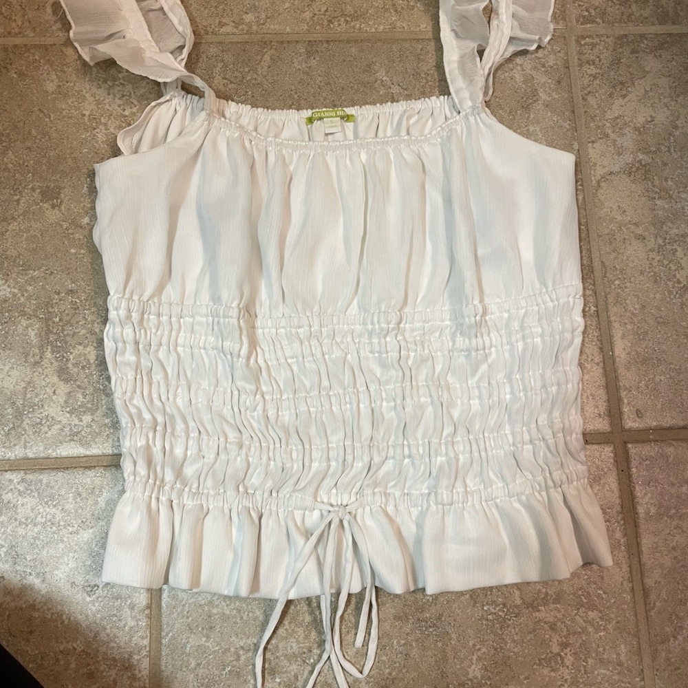 Brand- Gianni Bini, Size- Small. Cute white tank top shirt, in great condition!